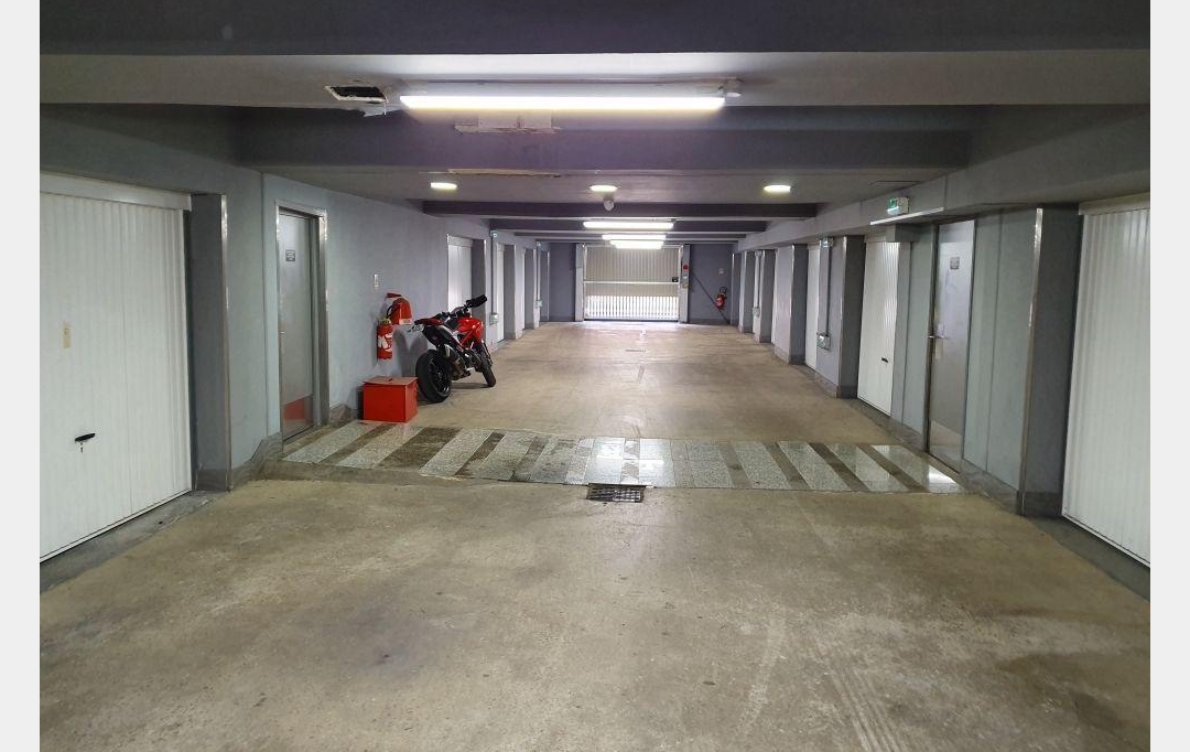 2A IMMOBILIER : Garage / Parking | AJACCIO (20090) | 18 m2 | 160 € 