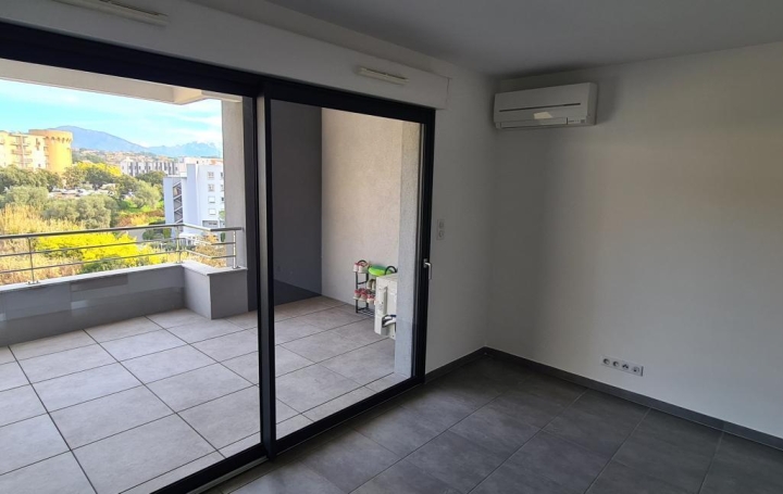 Studio   AJACCIO  28 m2 570 € 