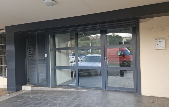 Local commercial   AJACCIO  77 m2 900 € 