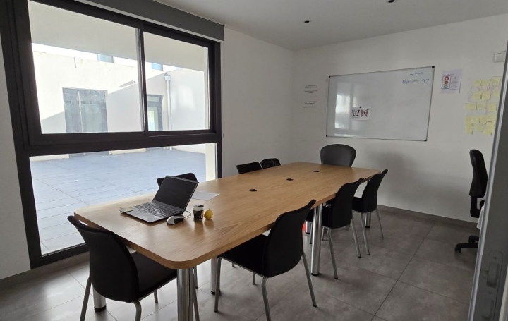 Local commercial AJACCIO 82 m2 1 400 € Local commercial AJACCIO 82 m2 1 400 €